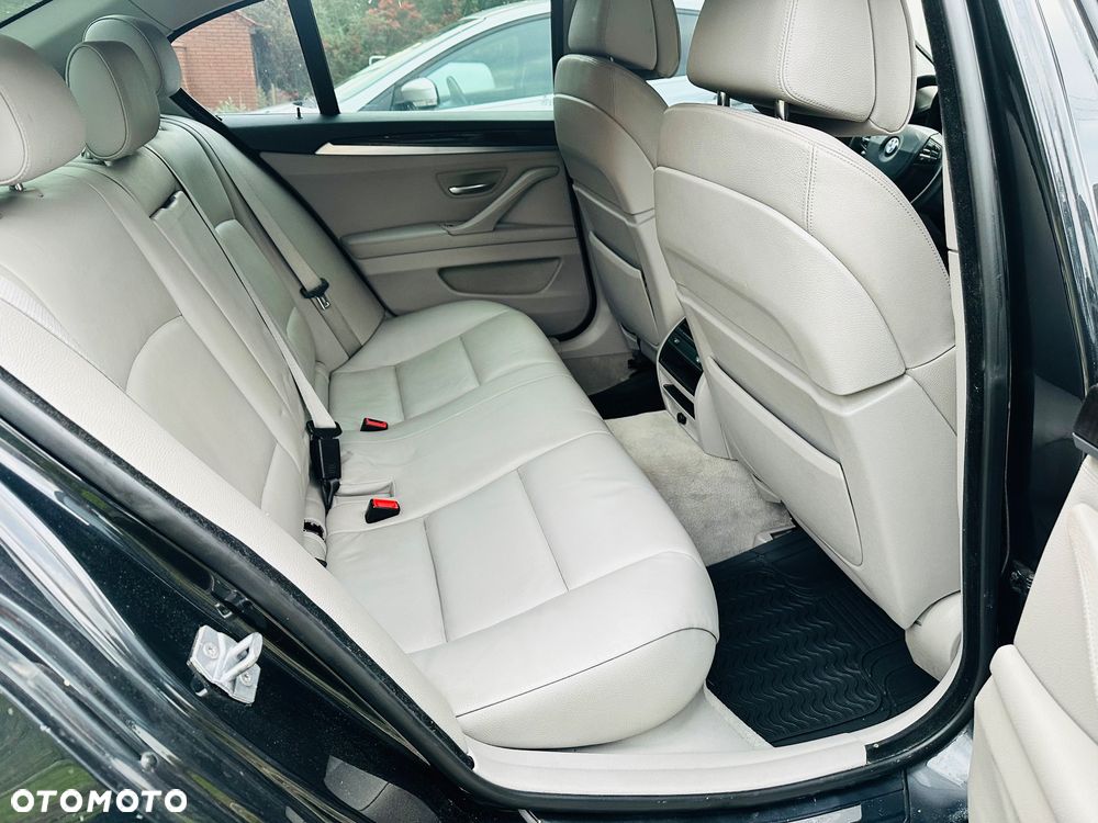 BMW Seria 5 535i xDrive Luxury Line - 9
