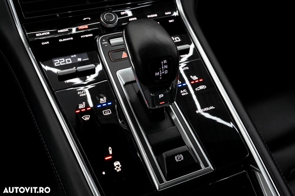Porsche Panamera 4 E-Hybrid - 36