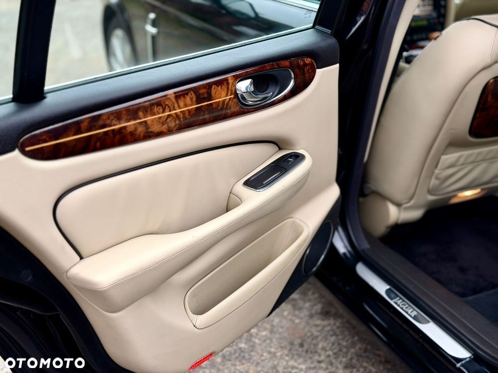 Jaguar XJ XJ8 4.2 Executive - 24