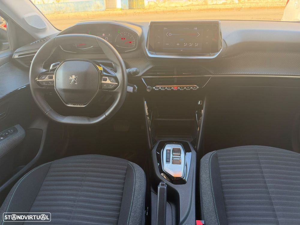 Peugeot 208 - 7