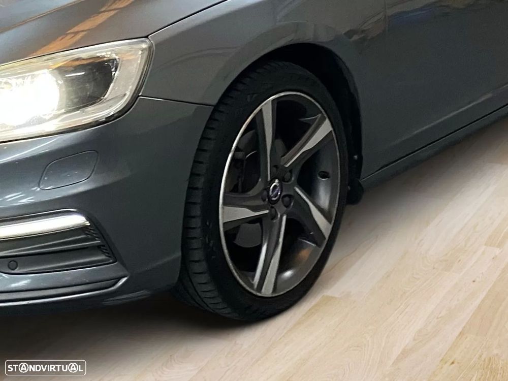 Volvo V60 2.0 D4 R-Design Geartronic - 6