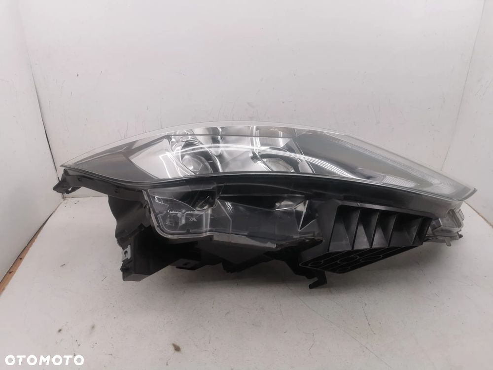 Lampa przednia prawa Nissan Qashqai J11 - 9