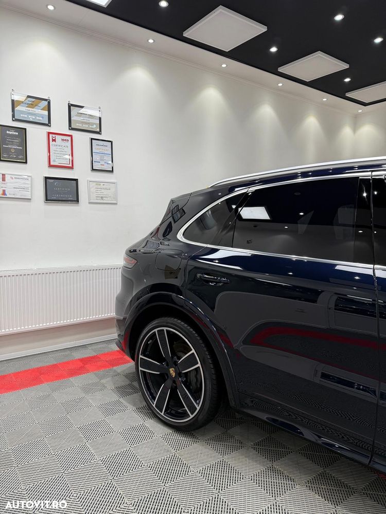 Porsche Cayenne - 7