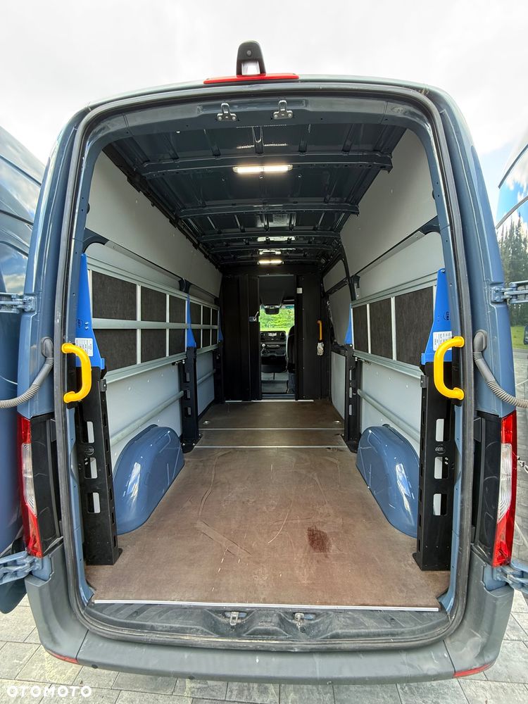 Mercedes-Benz Sprinter - 10