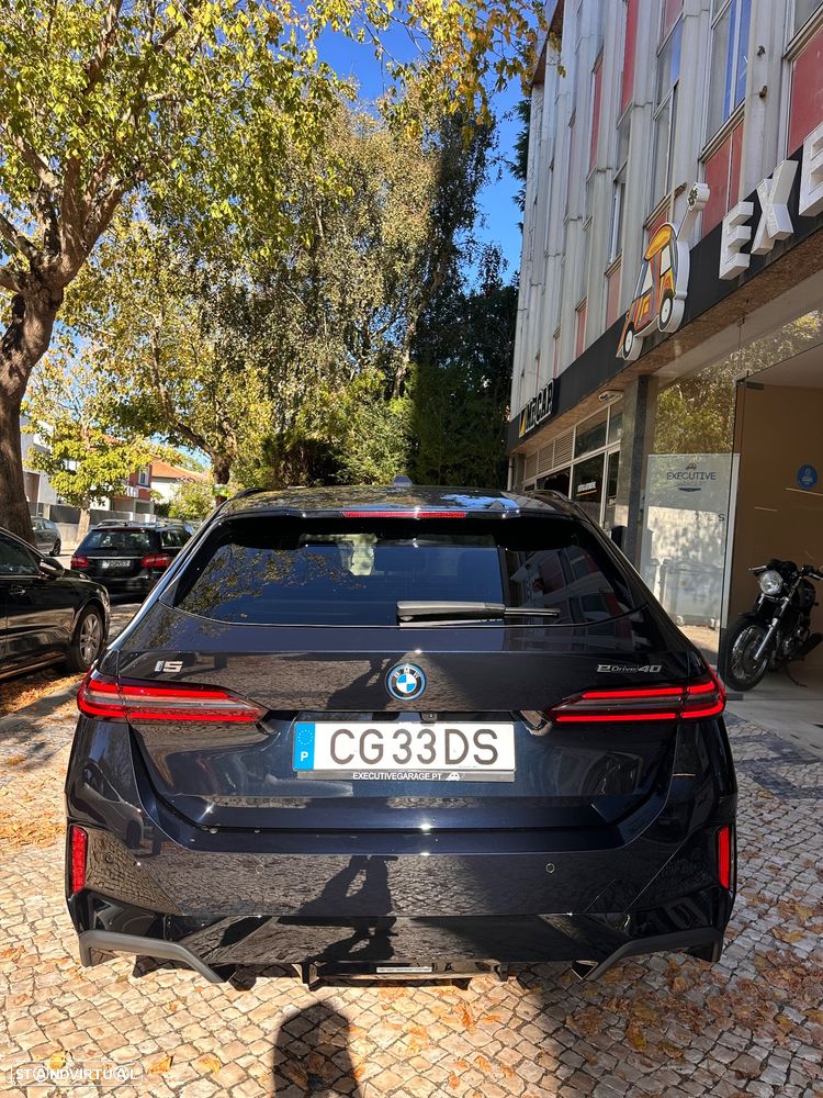 BMW i5 - 8
