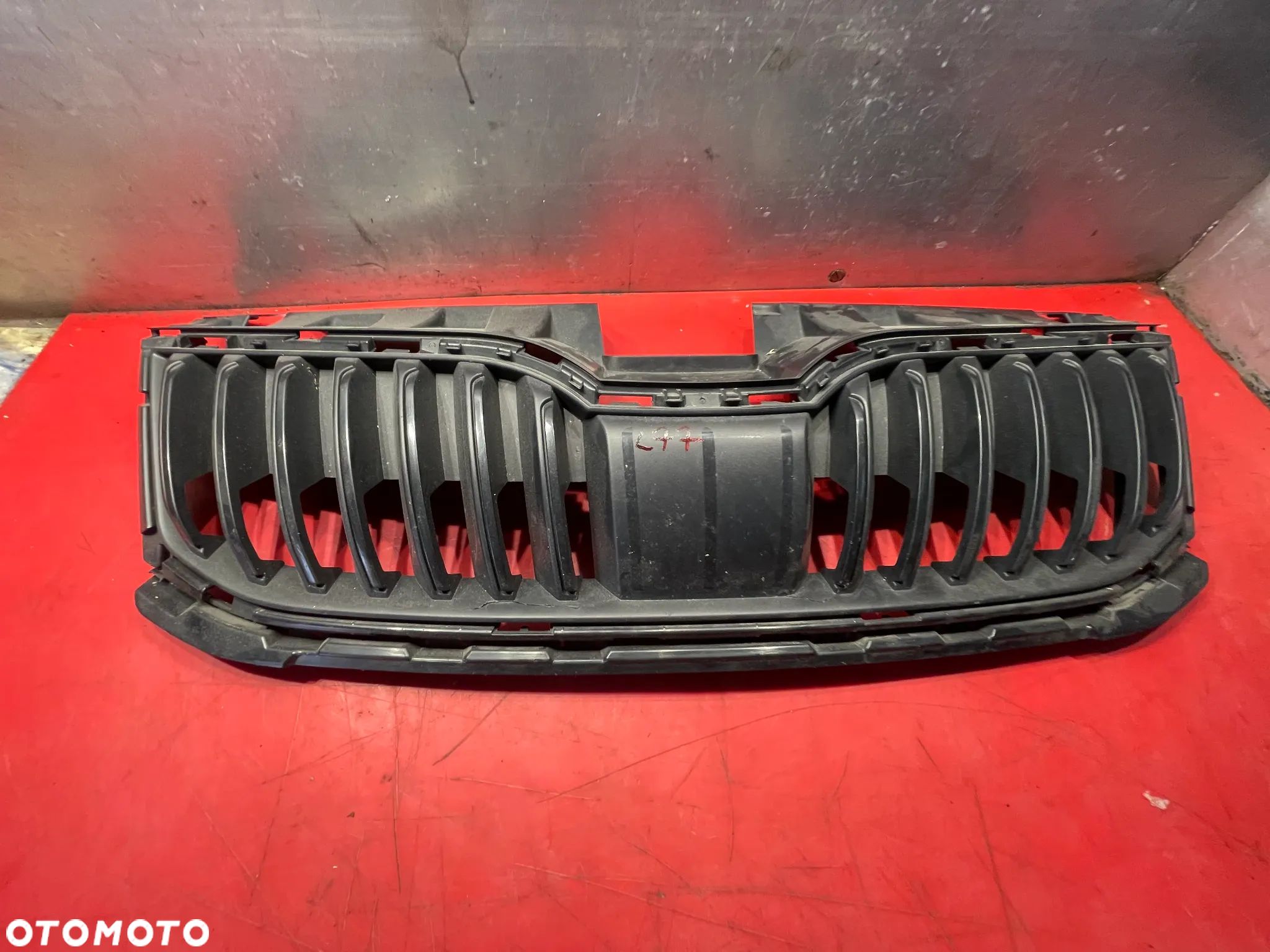 GRILL ATRAPA CHŁODNICY SKODA OCTAVIA III 5E0853653 - 1