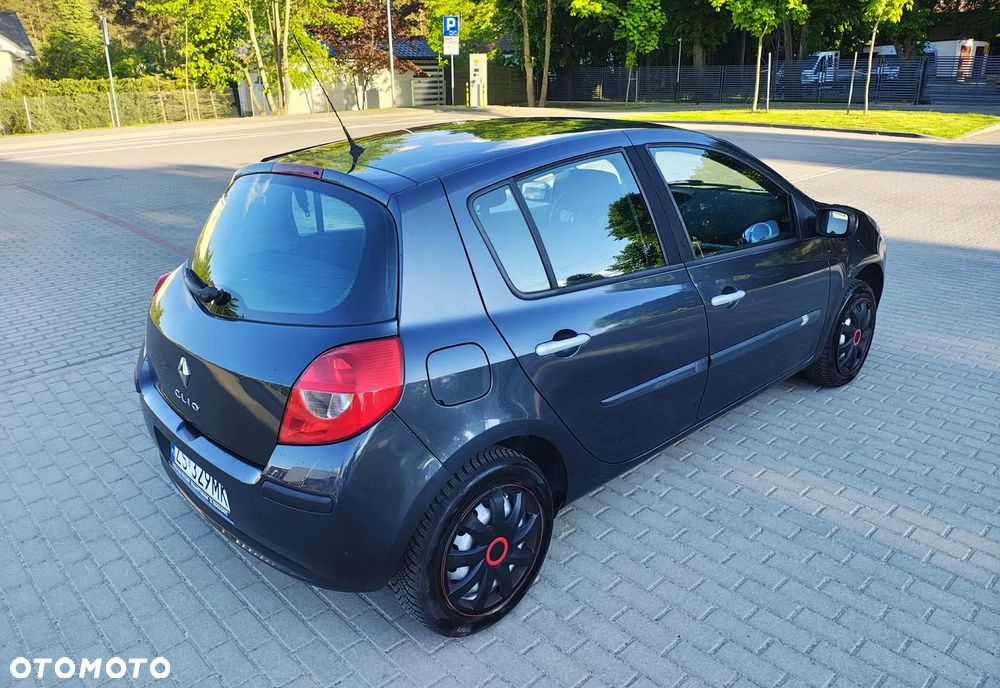 Renault Clio 1.2 16V Confort Authentique - 19