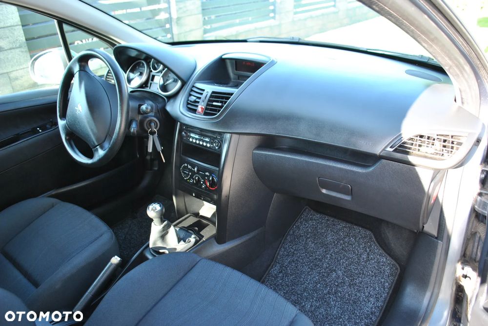 Peugeot 207 1.4 16V Trendy - 20