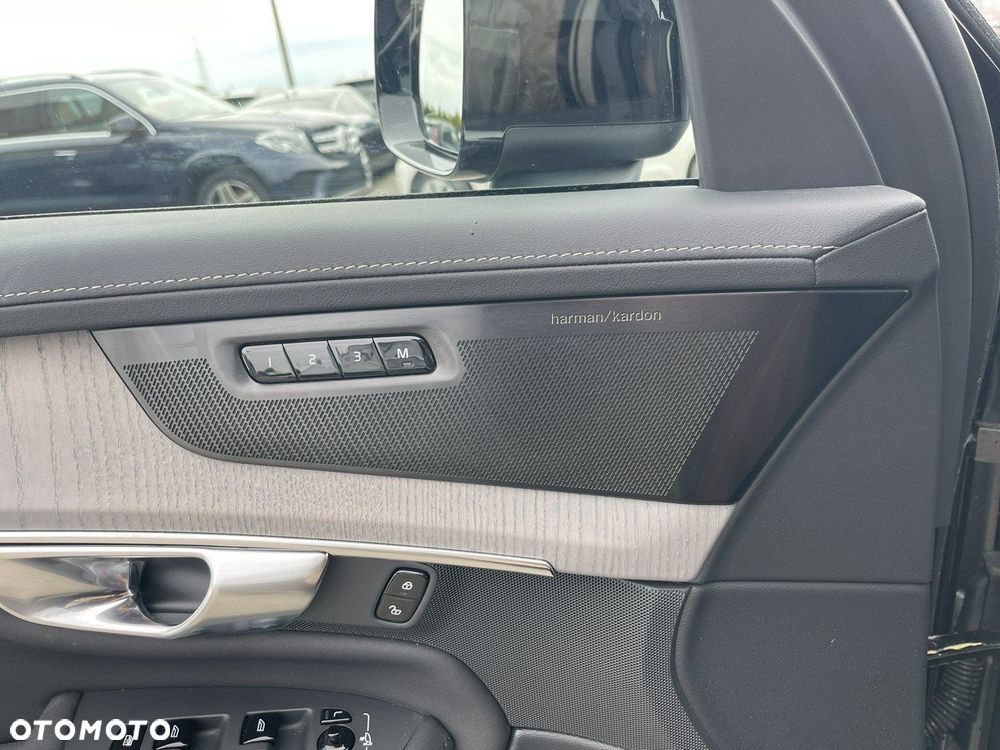 Volvo XC 90 T8 AWD Ultra Black Edition - 16
