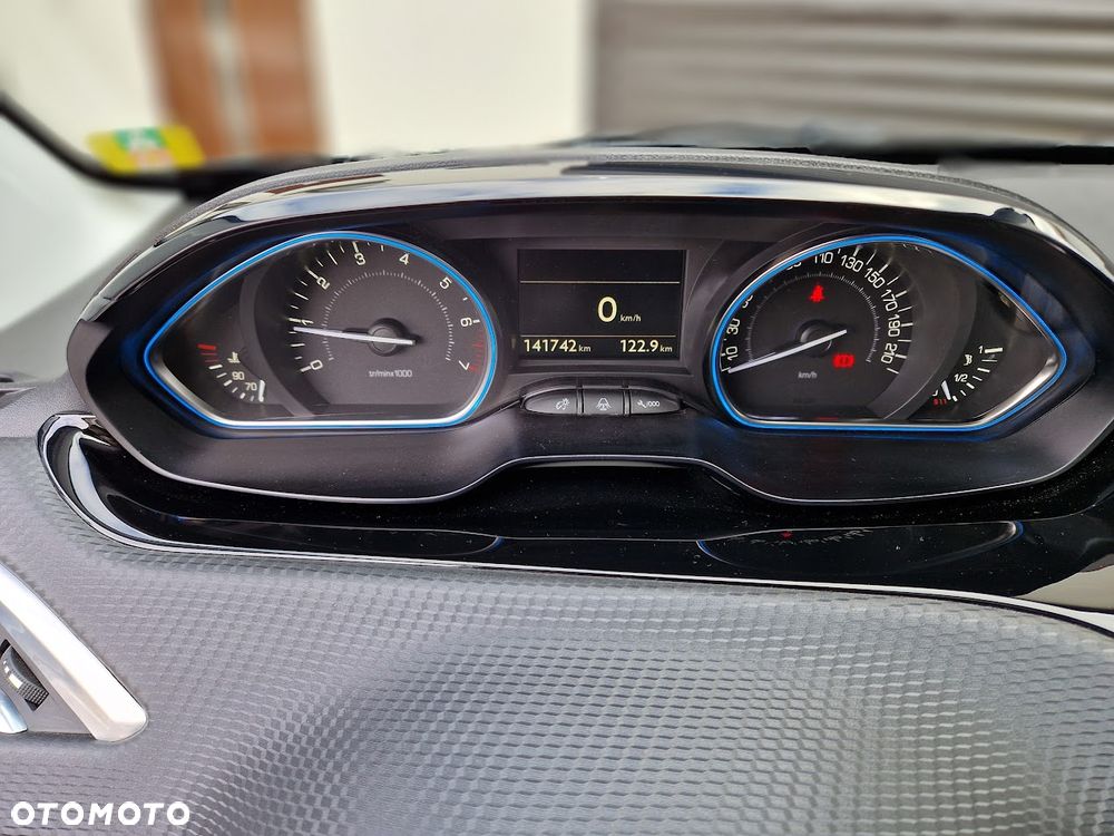 Peugeot 2008 PureTech 130 GPF Stop&Start Allure - 14