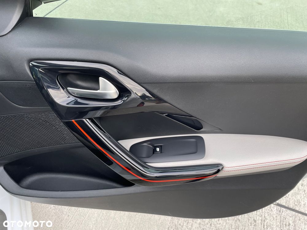 Peugeot 208 e-HDi 115 Stop&Start Allure - 21