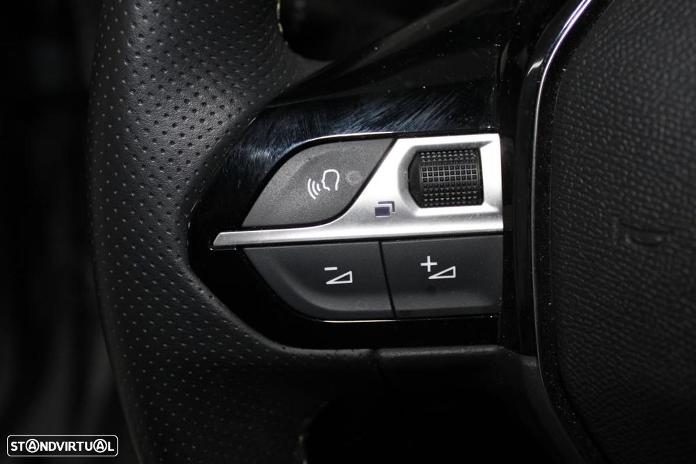 Peugeot e-2008 50 kWh GT - 15