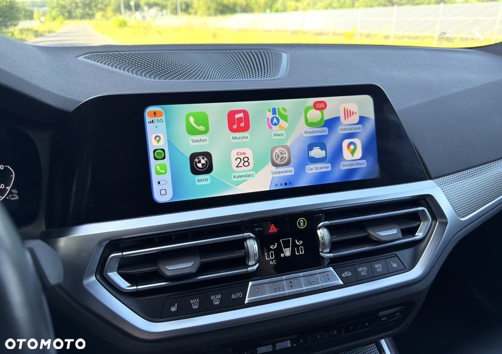 BMW Seria 3 330e M Sport - 34