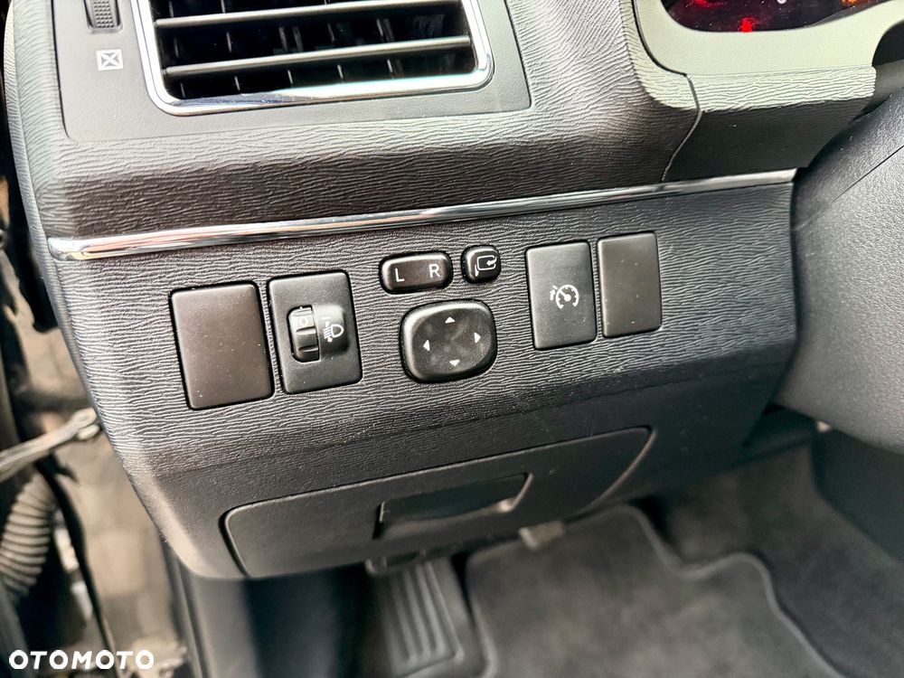 Toyota Avensis 1.8 Sol NAVI - 13