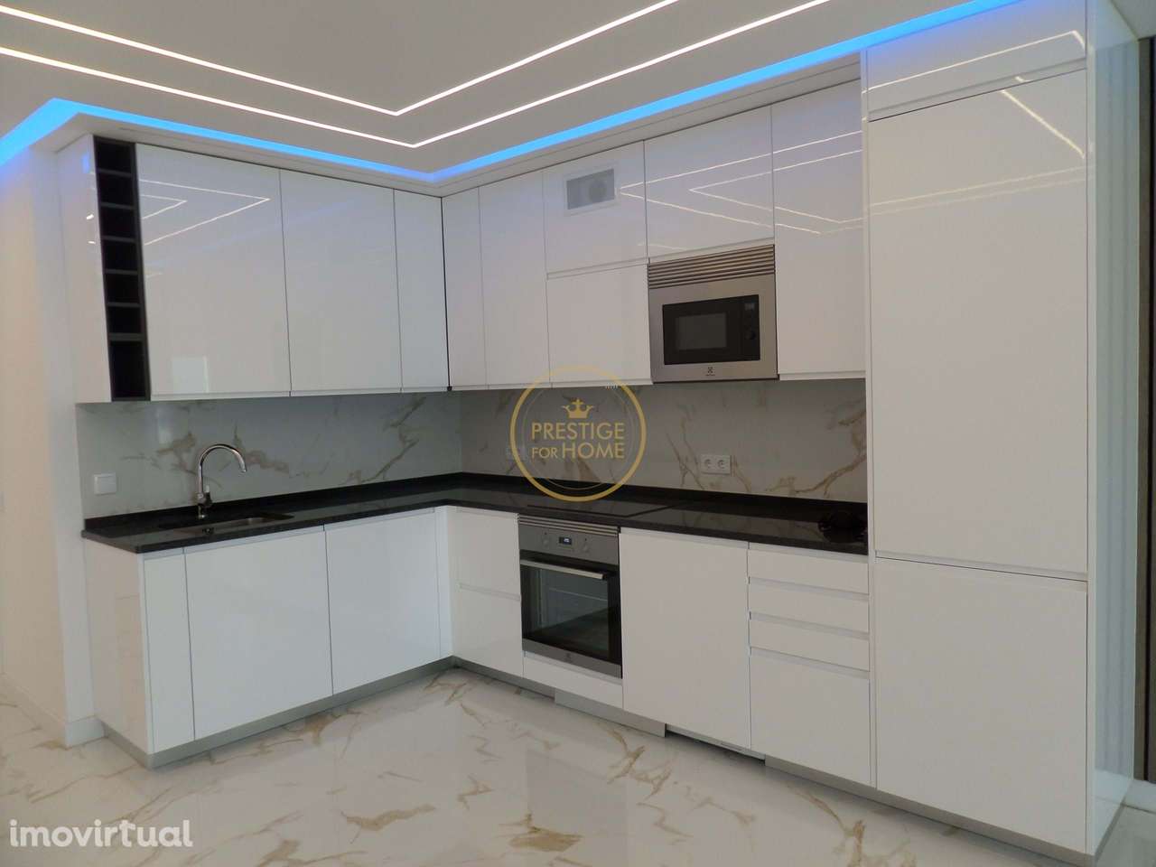 Apartamento remodelado com vista mar de 180 situado no Calçadão de Qua - Grande imagem: 4/29