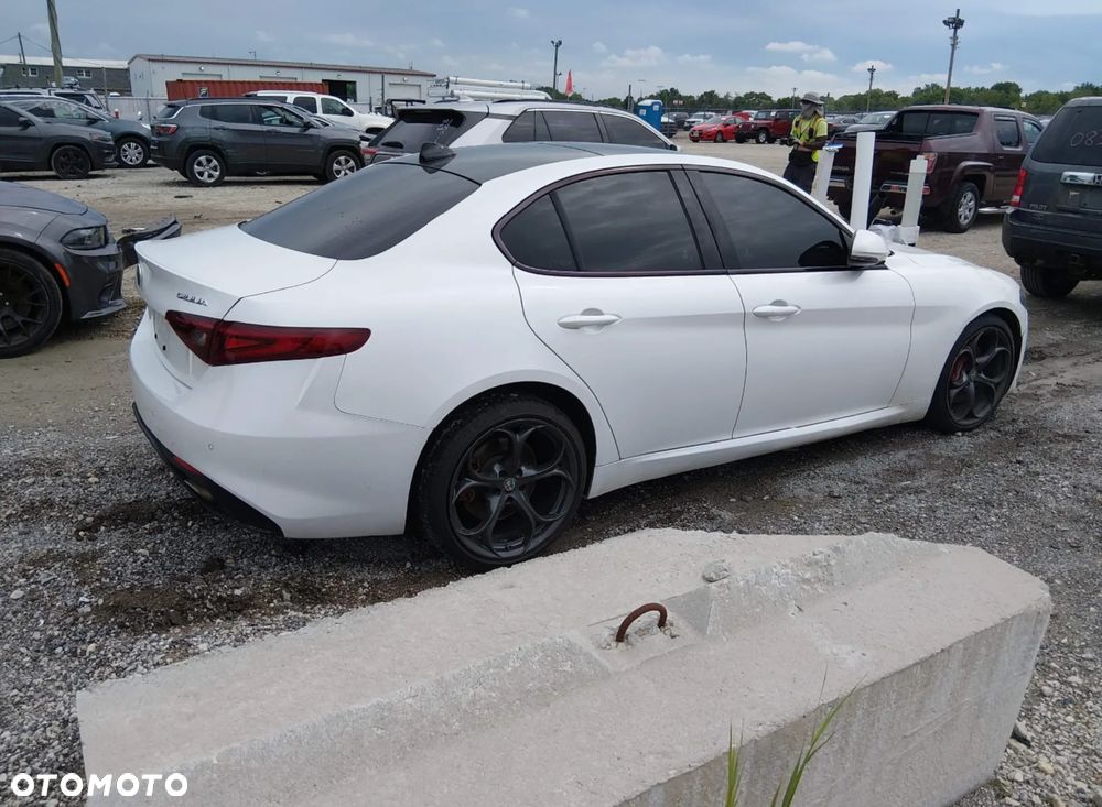 Alfa Romeo Giulia 2.0 Turbo 16V AT8-Q4 Ti - 6