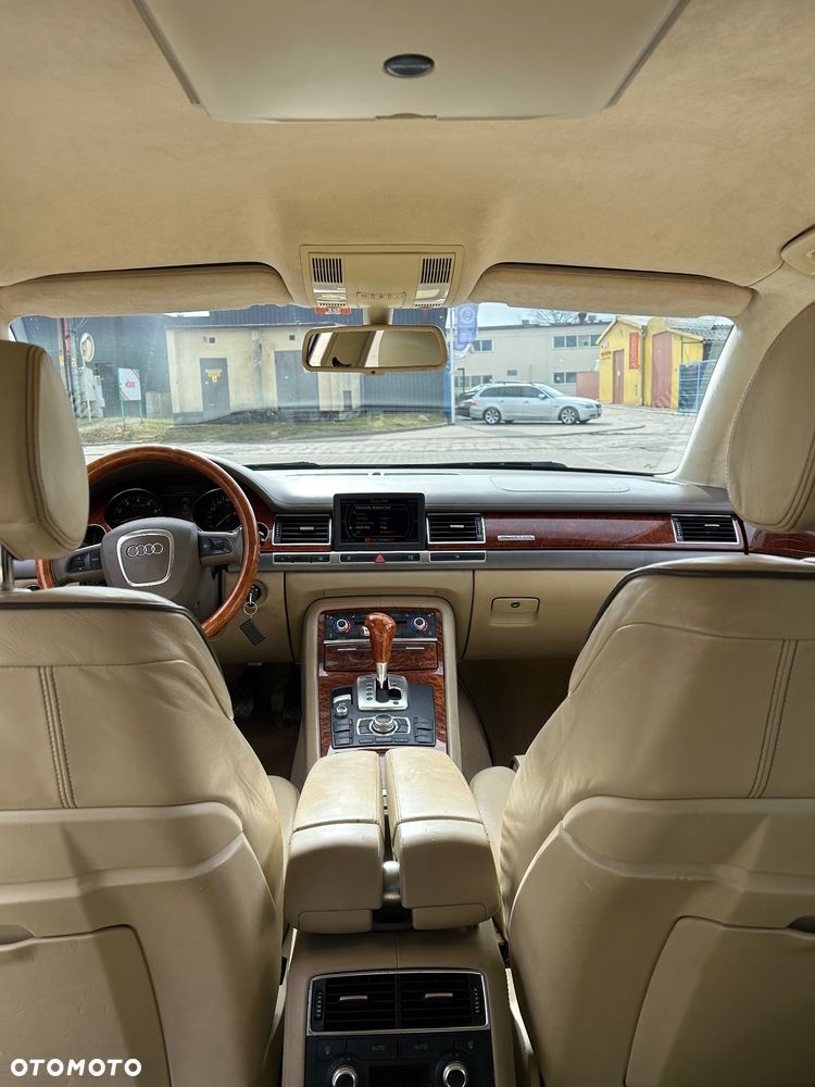 Audi A8 4.2 L Quattro - 8