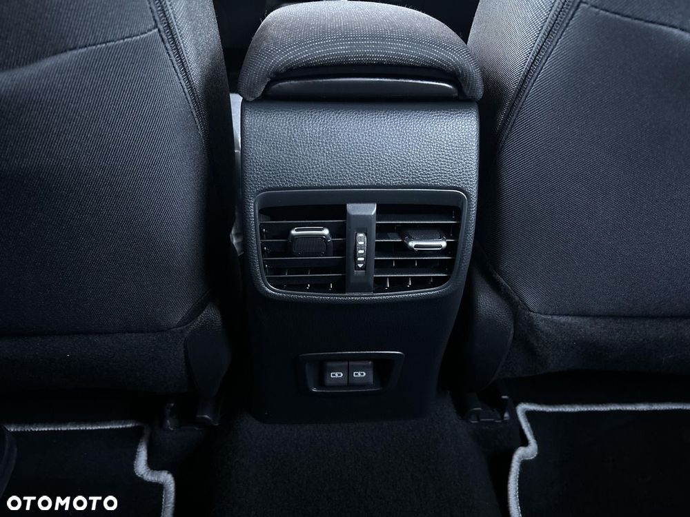 Toyota Corolla 1.8 Hybrid Comfort - 24