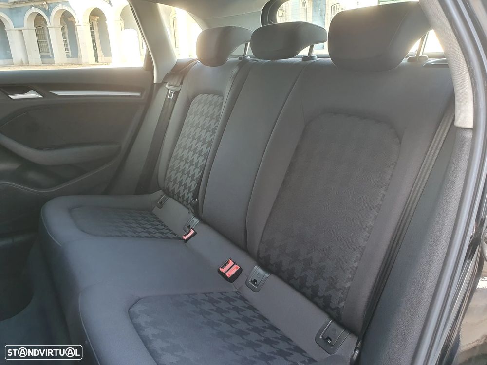 Audi A3 Sportback 1.6 TDI Attraction Ultra - 37