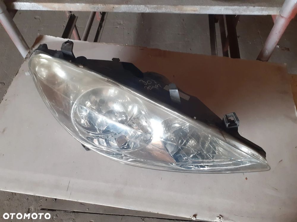 12289 Lampa prawy przód TYC Peugeot 307 SW - 1