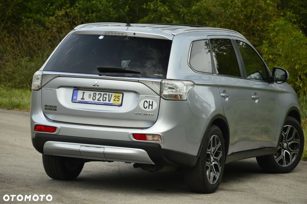 Mitsubishi Outlander 2.0 Intense + Navi 4WD CVT - 4