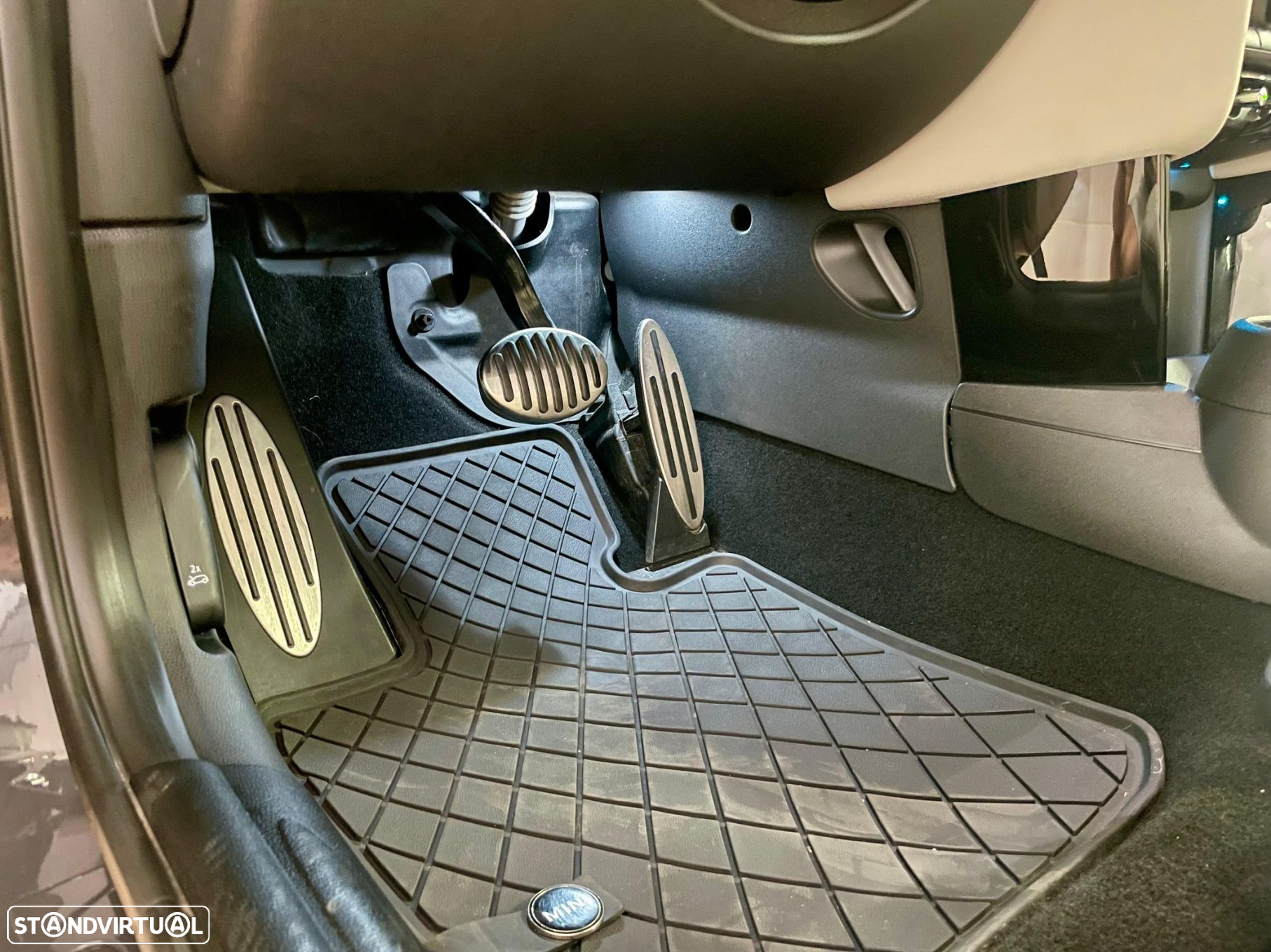 MINI Cabrio John Cooper Works Aut. - 20