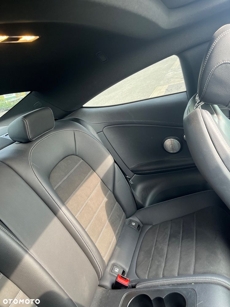 Mercedes-Benz Klasa C 300 9G-TRONIC - 25