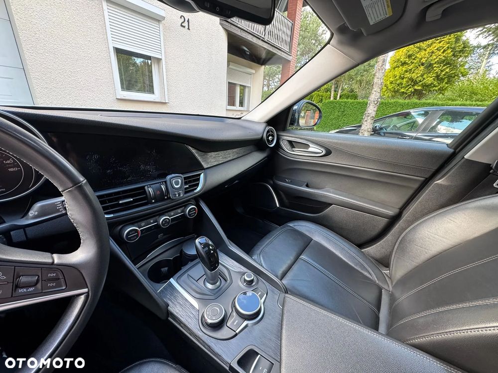 Alfa Romeo Giulia 2.0 Turbo Tributo Italiano Q4 - 11