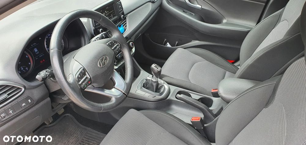 Hyundai i30 1.6 CRDi Classic + - 6