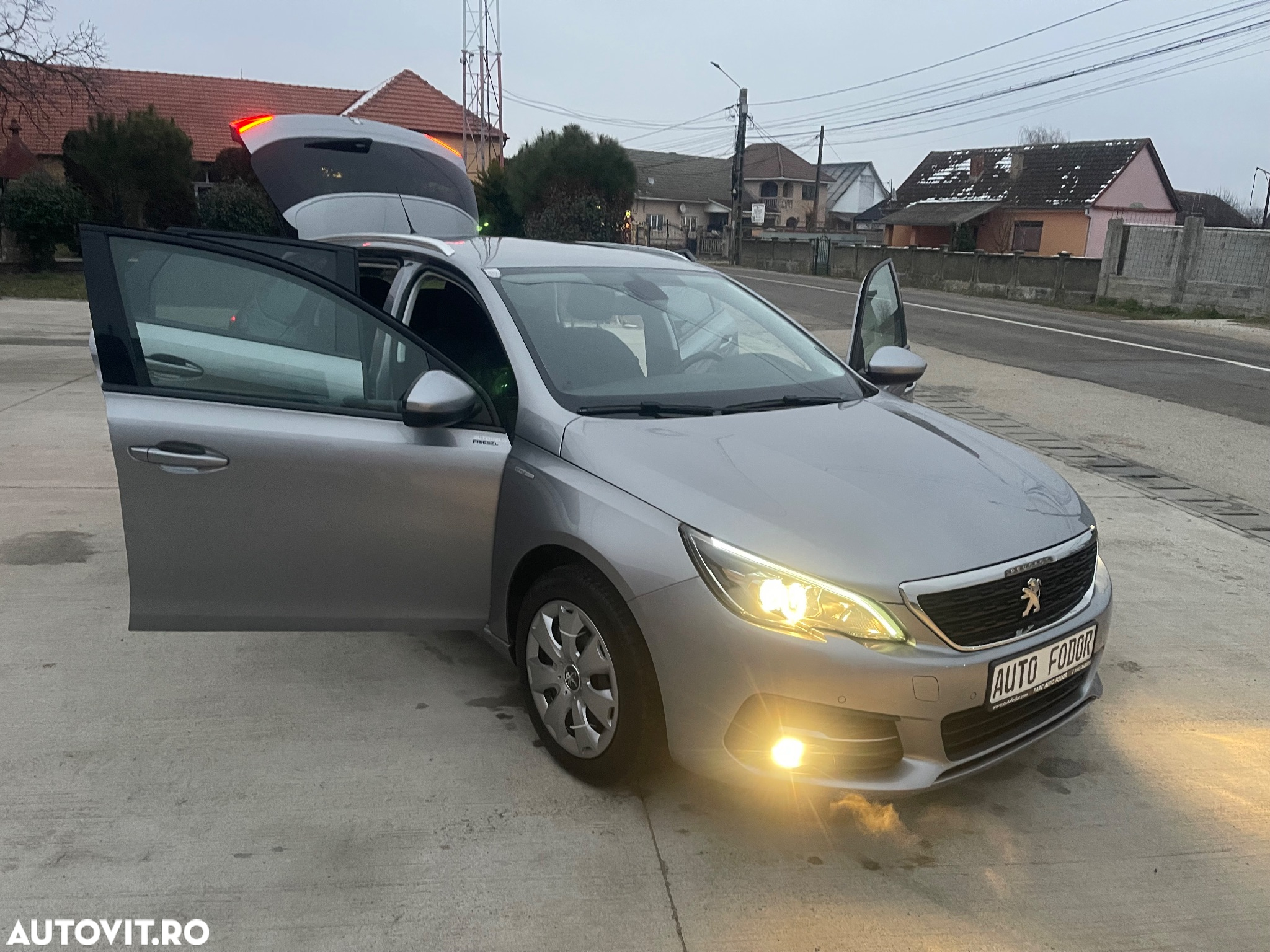 Peugeot 308 BlueHDi FAP 130 Stop & Start Allure Pack - 9