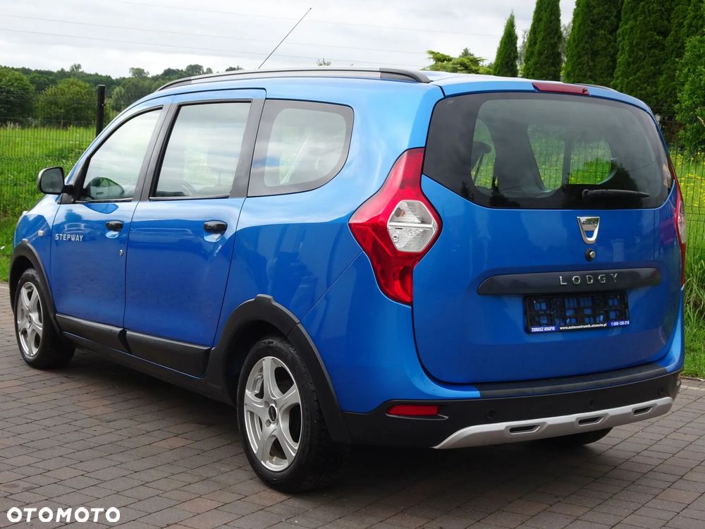 Dacia Lodgy TCe 115 Stepway Celebration - 3
