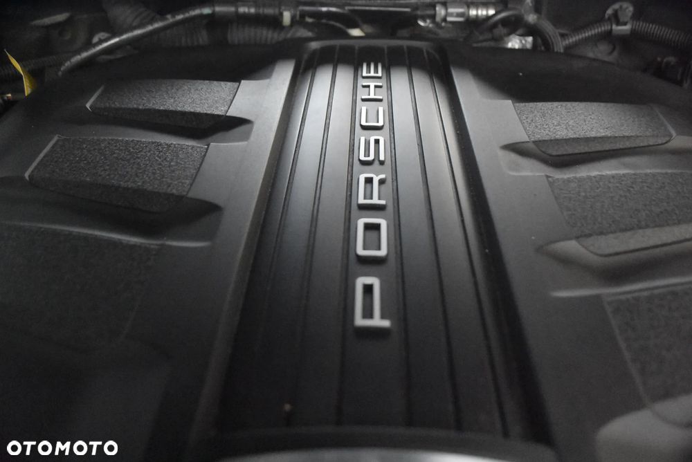 Porsche Cayenne - 16