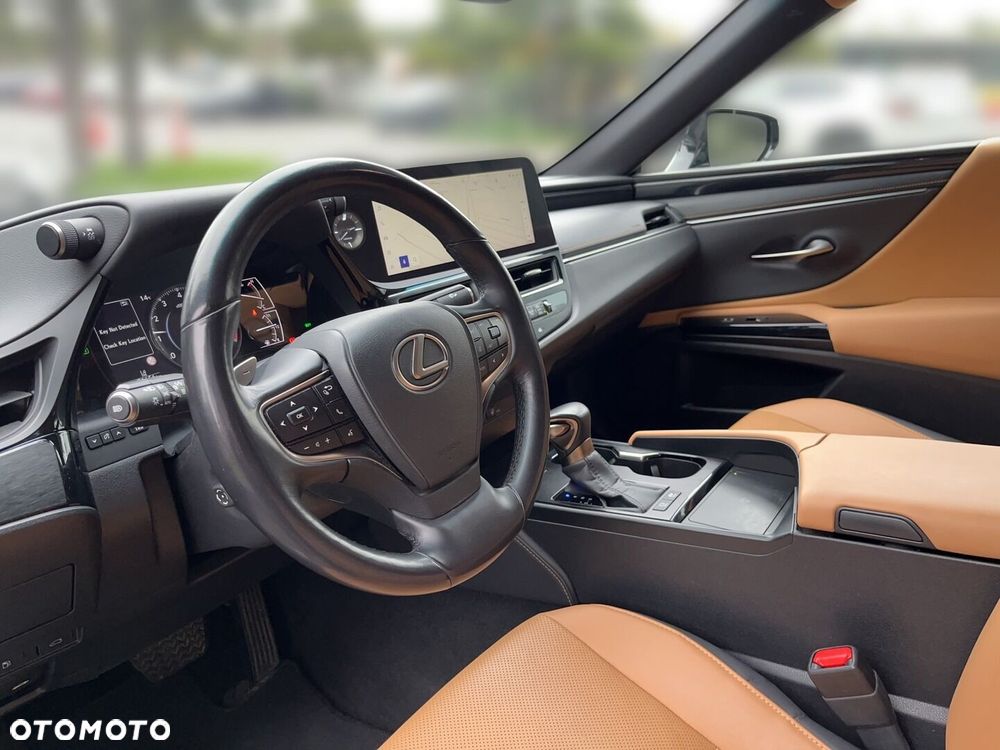 Lexus ES - 5