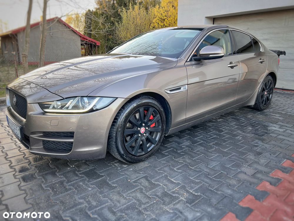 Jaguar XE 2.0 T Pure - 2