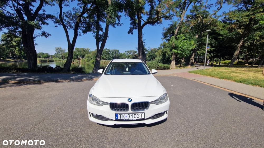 BMW Seria 3 318d DPF Touring - 11
