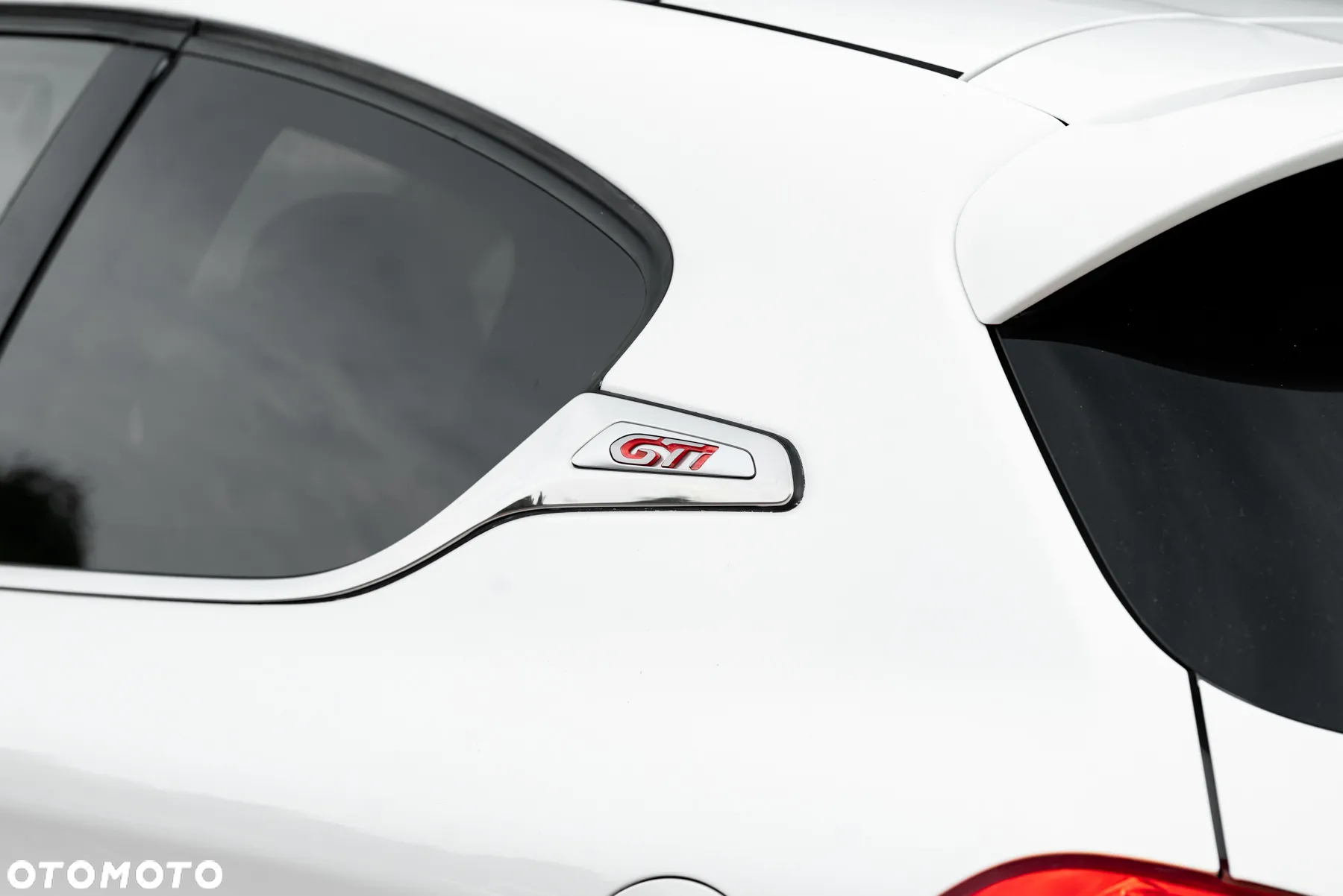 Peugeot 208 1.6 THP GTi - 11