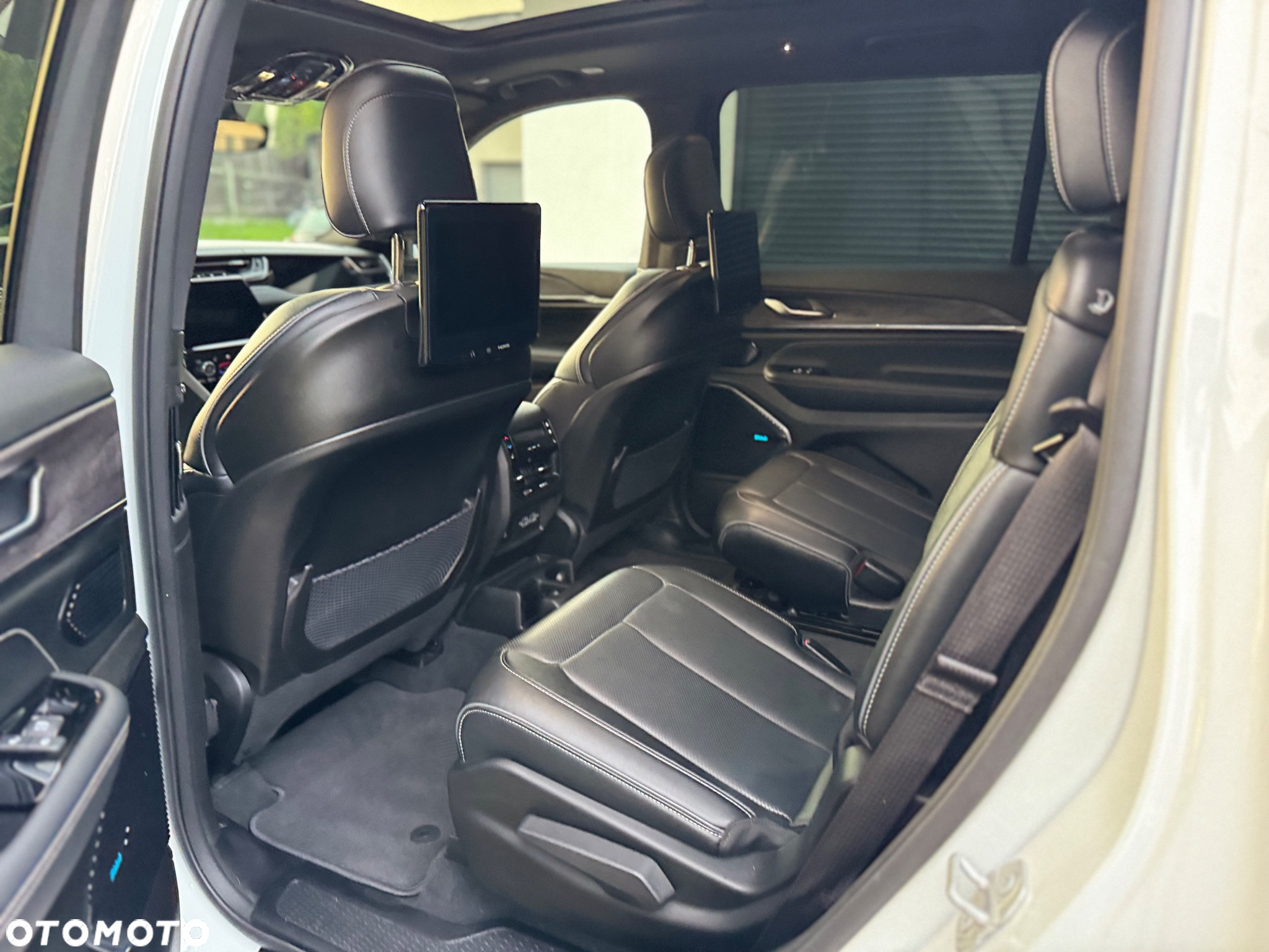 Jeep Grand Cherokee - 14