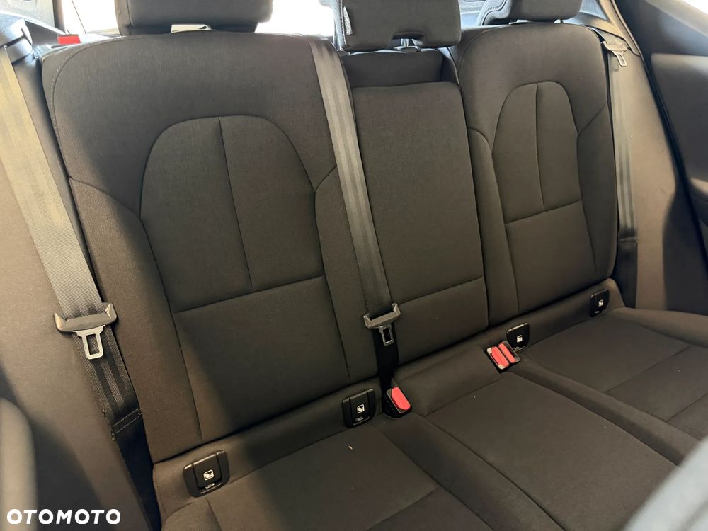 Volvo XC 40 T3 Momentum Pro - 23