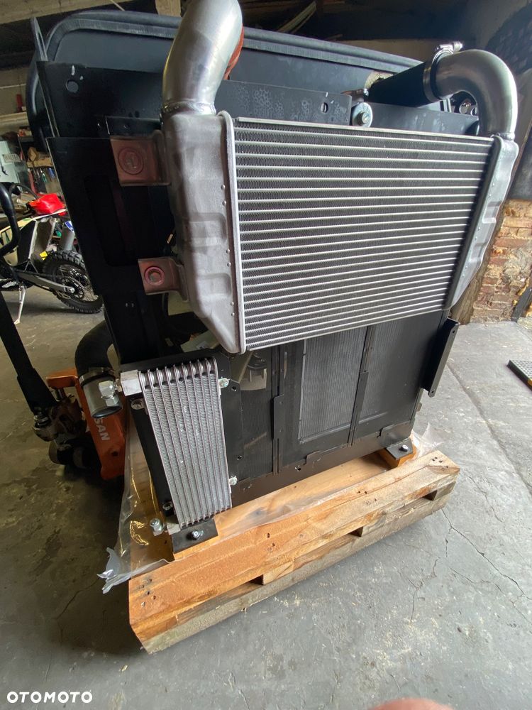 Silnik Perkins DOOSAN Dx165