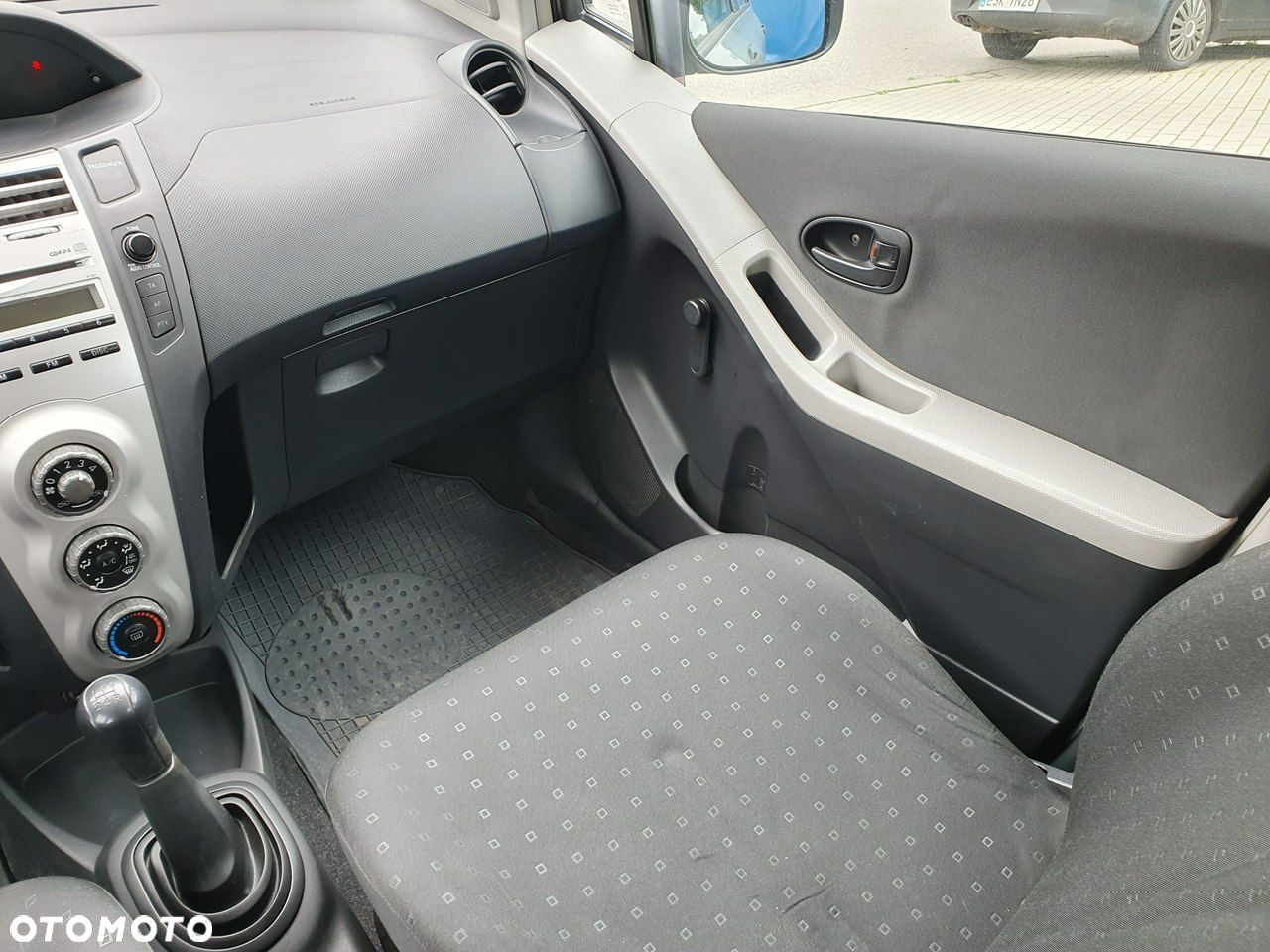 Toyota Yaris - 10