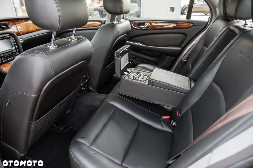 Jaguar XJR 4.2 - 25