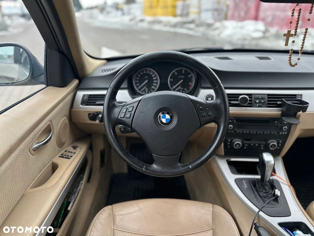 BMW Seria 3 320d DPF Edition Exclusive - 12