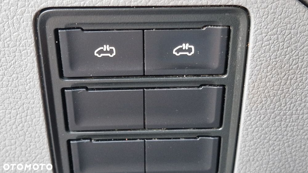 Volkswagen CRAFTER MAXI 2.0 DO PRZEWOZU KWIATÓW PODJAZD OCIEPLONA PAKA KLIMA NOWE OPONY - 32