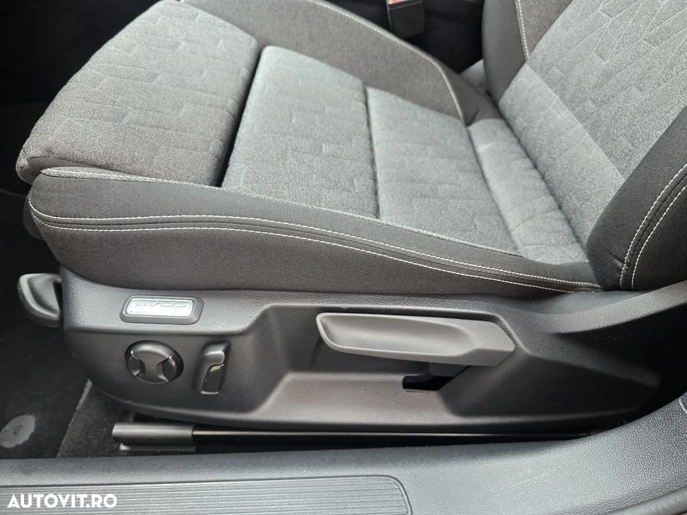 VOLKSWAGEN Passat 2023 — imagine 11
