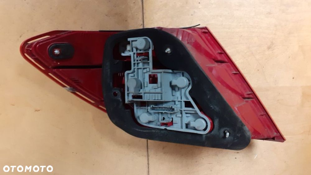 LAMPA TYŁ TYLNA PRAWA MERCEDES-BENZ W204 C-KLASA SEDAN - 2