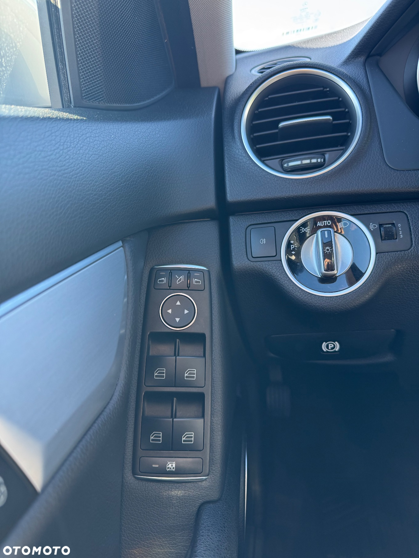Mercedes-Benz Klasa C 180 T BlueEFFICIENCY 7G-TRONIC Avantgarde - 15