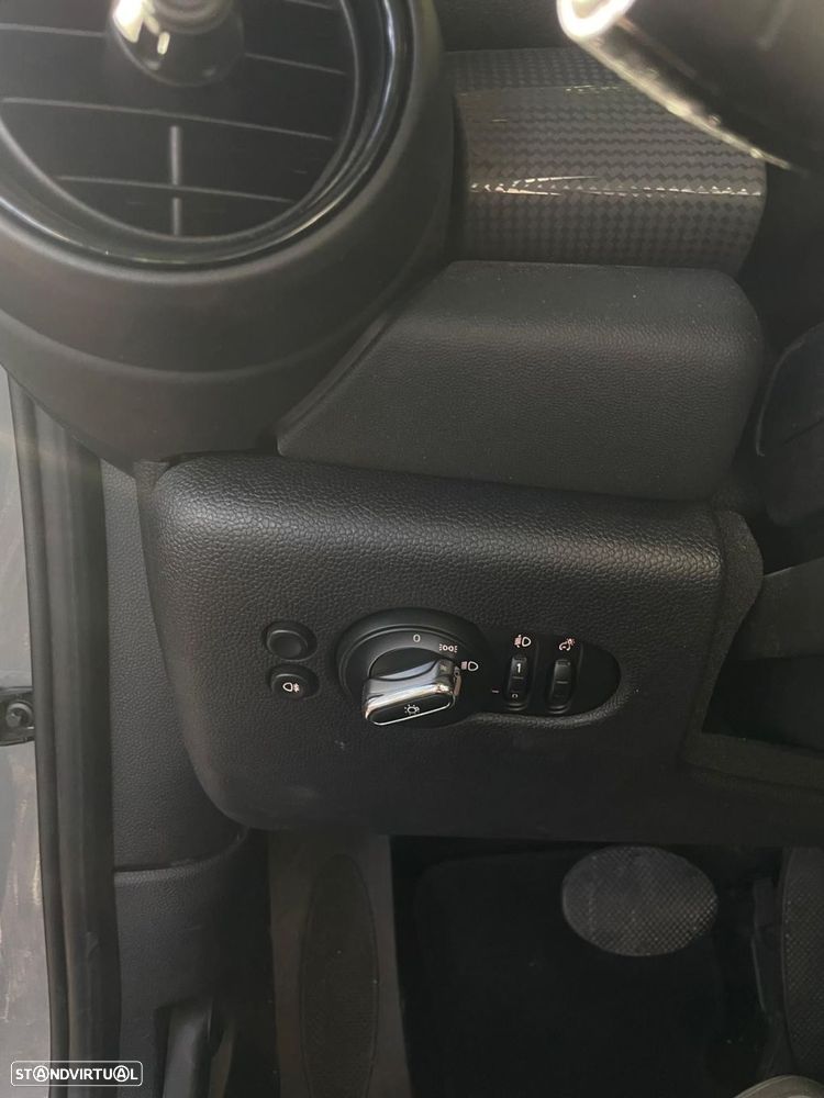 MINI 5 Portas Cooper D Aut. - 18