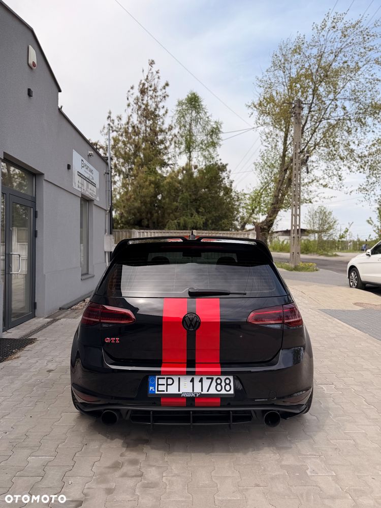 Volkswagen Golf - 8
