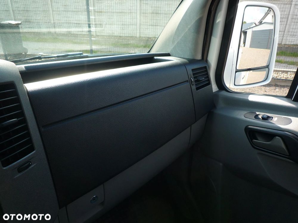 Mercedes-Benz Sprinter - 24