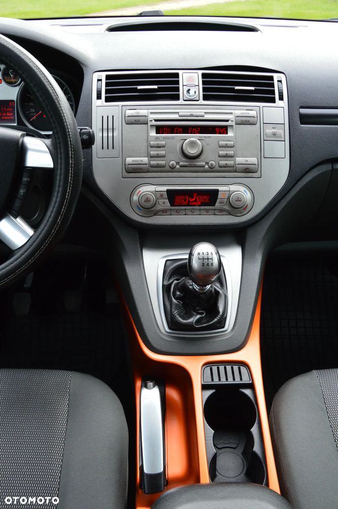 Ford Kuga 2.0 TDCi 4x4 Titanium - 24